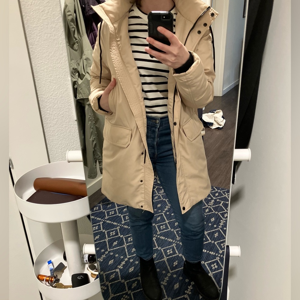 Everlane Women's Puffer Jacket in Cashew Cream